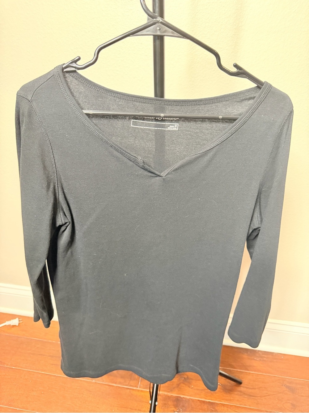 Eddie Bauer Black Long-Sleeve V-Neck Tee